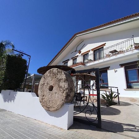 Hostal Espai Mediterrani Puebla de Vallbona Exterior photo